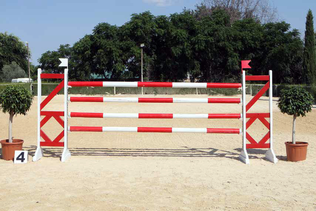Fotos de Barras de obstáculos para el evento de salto de caballo